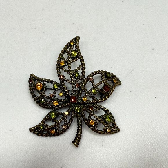 Vintage Avon Rhinestone Brooch Openwork Leaf Gold, Green Sparkling Gemstones - Picture 5 of 8